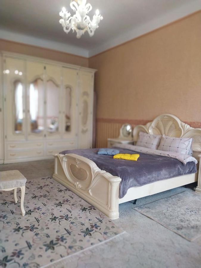 Апартаменты в самом центре столицы. Київ Екстер'єр фото