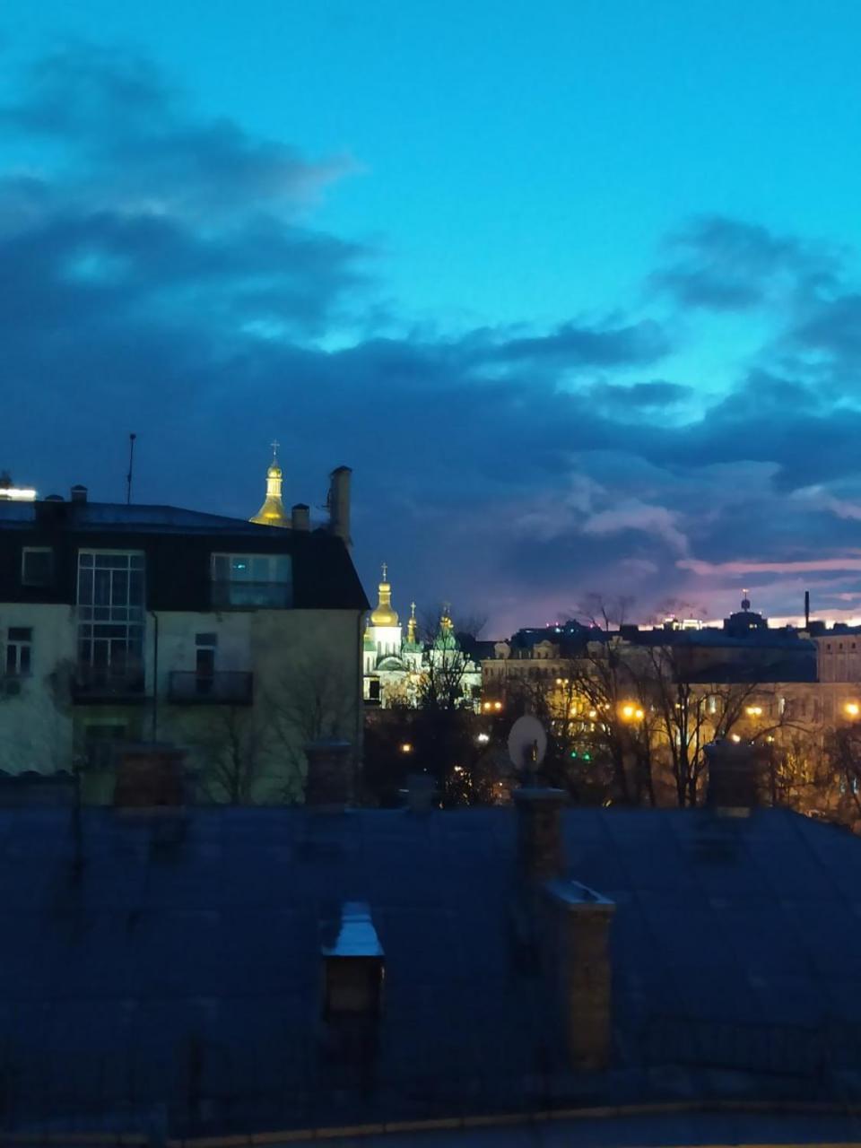 Апартаменты в самом центре столицы. Київ Екстер'єр фото